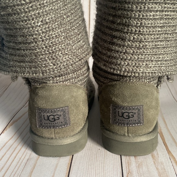 Ugg Classic Cardy Boot, women’s size 6 - Picture 3 of 8